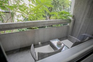 Chambre Double, balcon | Enceinte de lâhĂ©bergement