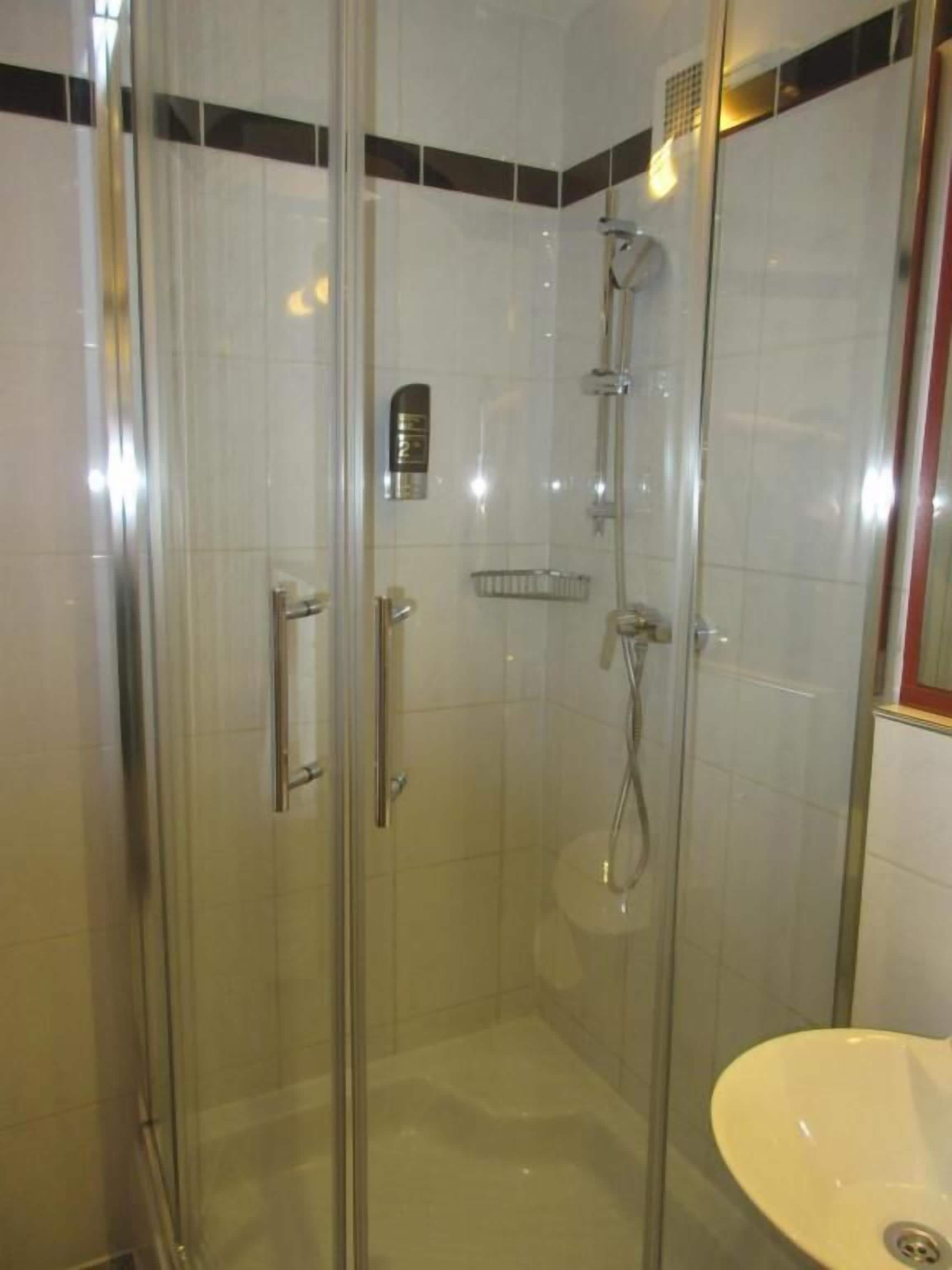 Einzelzimmer | Badezimmer