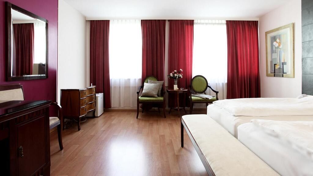 Doppelzimmer, Stadtblick | Zimmersafe, schallisolierte Zimmer, kostenloses WLAN