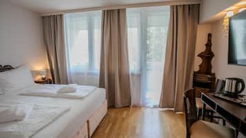 Quarto casal, sacada | Cofres nos quartos, quartos à prova de som, Wi-Fi de cortesia