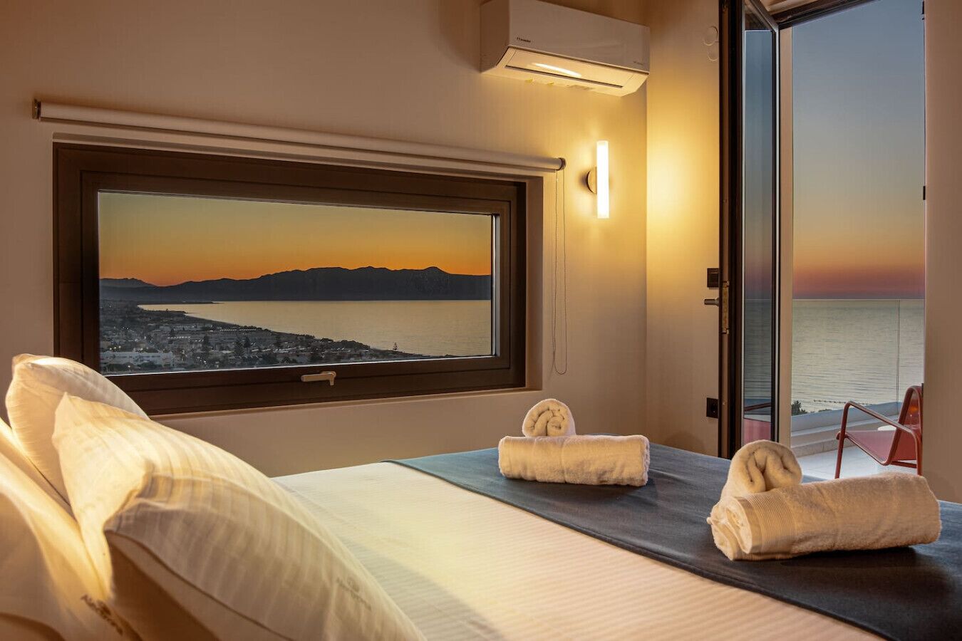 Desk, iron/ironing board, WiFi, bed sheets