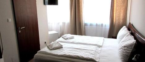 Double Room | In-room safe, soundproofing, free WiFi