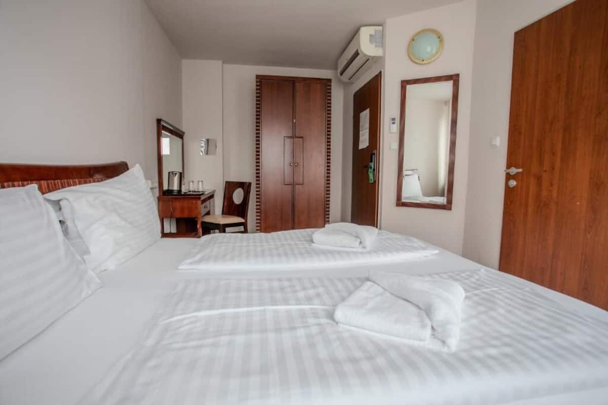 Double Room | In-room safe, soundproofing, free WiFi