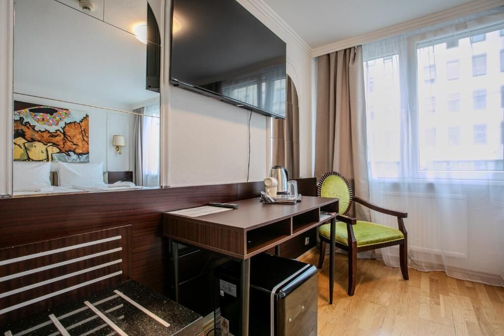 Double Room, City View | In-room safe, soundproofing, free WiFi