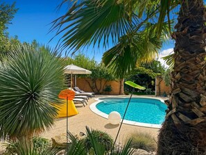 Outdoor pool, a heated pool - Comfortable studio with pool view (Portes-lès-Valence)