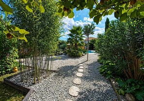 Property grounds - Comfortable studio with pool view (Portes-lès-Valence)