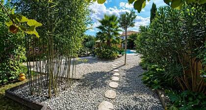 Comfortable studio with private terrace and pool access