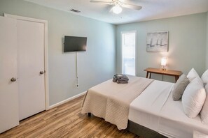 2 bedrooms, desk, free WiFi, bed sheets
