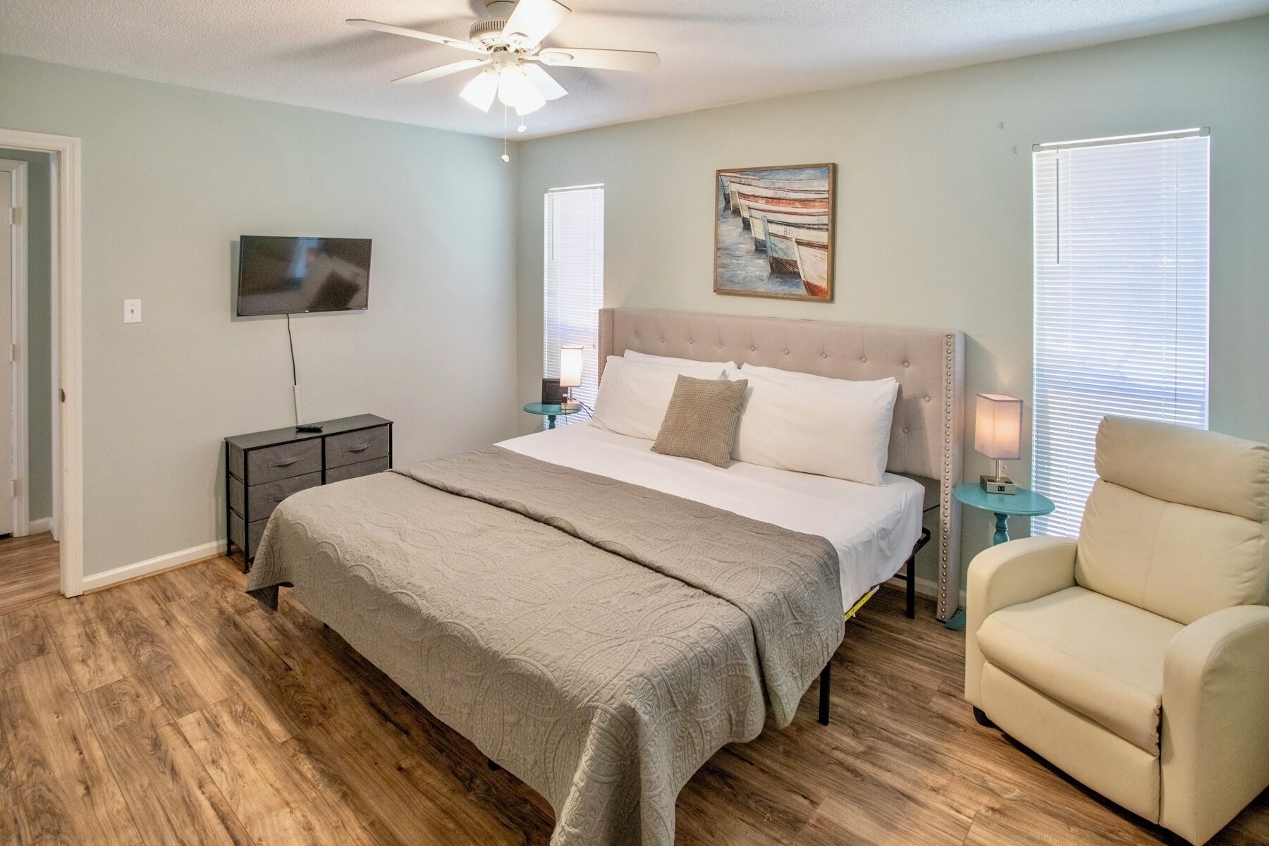 2 bedrooms, desk, free WiFi, bed sheets