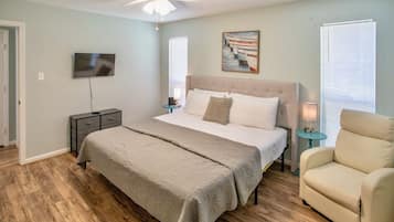 2 bedrooms, desk, free WiFi, bed sheets