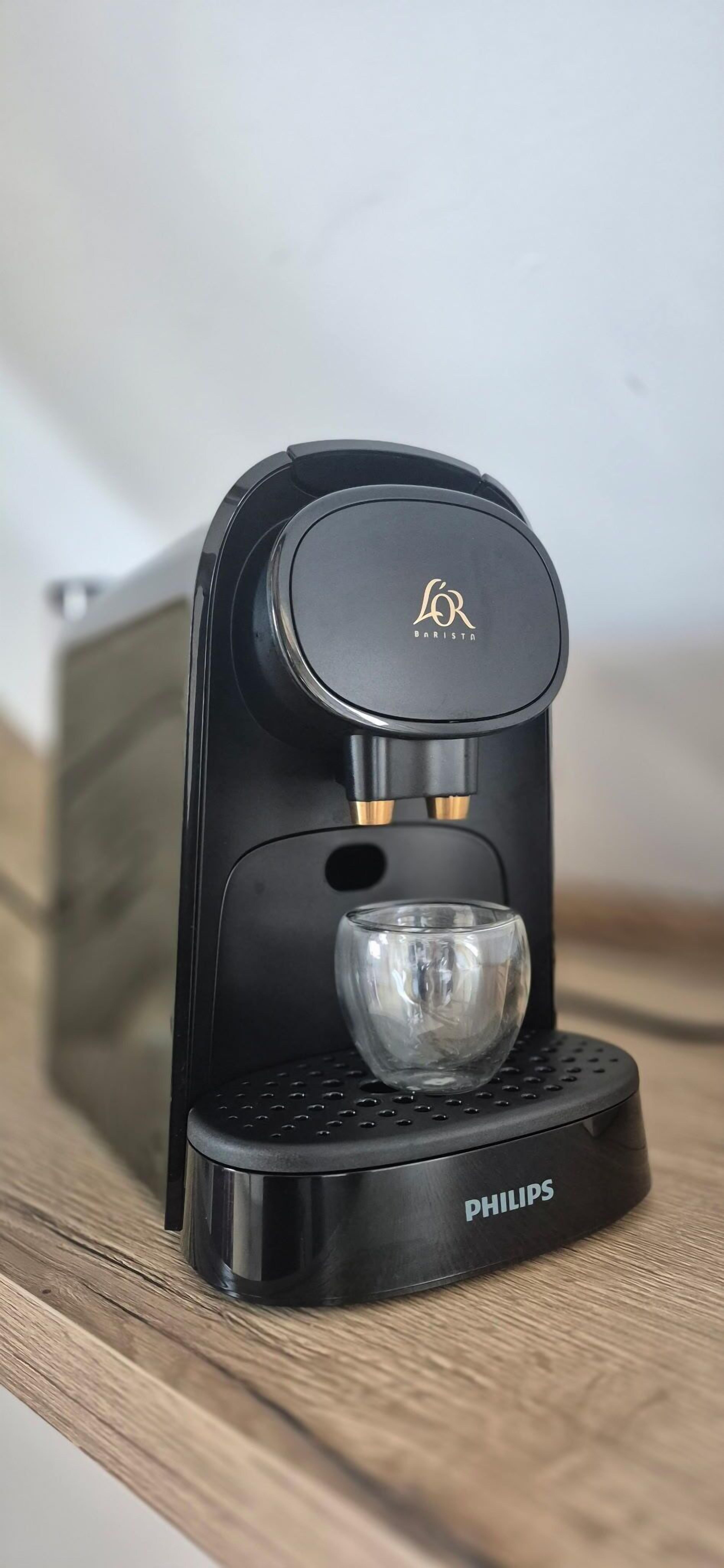 Kaffee und/oder Kaffeemaschine