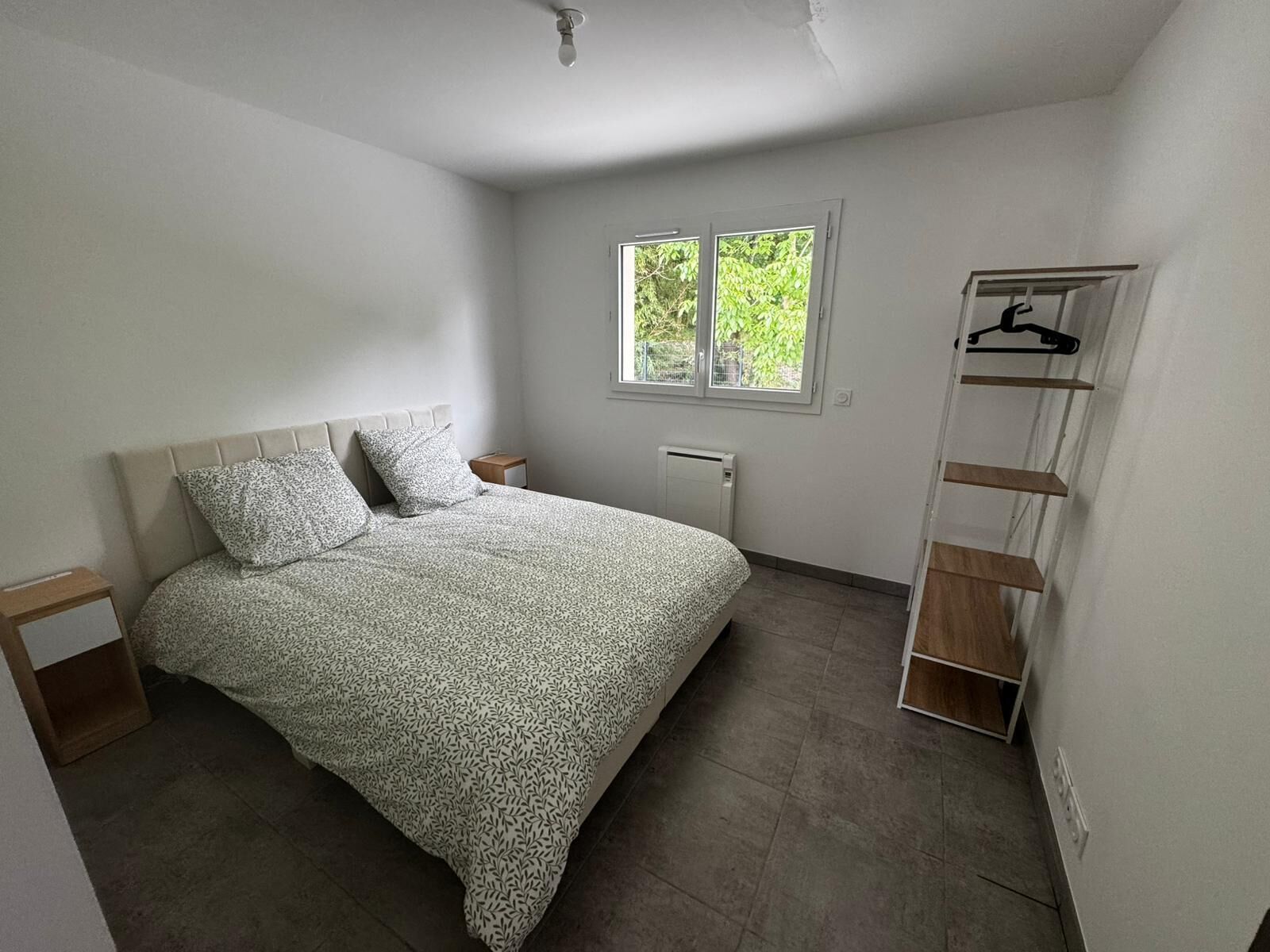 Iron/ironing board, internet, bed sheets