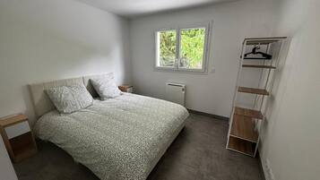 Iron/ironing board, internet, bed sheets