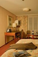 Quarto solteiro clássico | Quartos à prova de som, Wi-Fi de cortesia