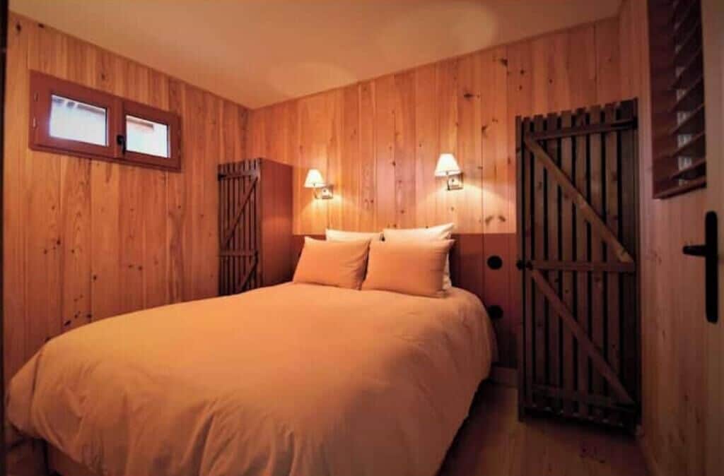 1 chambre, fer et planche à repasser, accès au Wi-Fi (inclus)