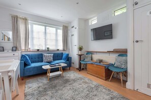 TV - Bright Studio w Sun Trap Garden Wandsworth SW18 (Greater London)