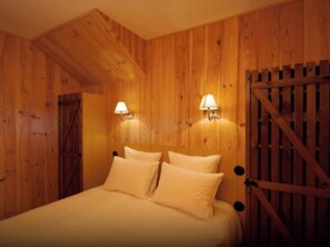 Room - The Lion (Lacanau)