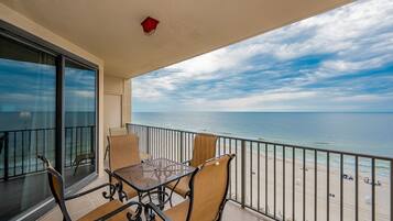 Condo, 2 Bedrooms | Outdoor dining