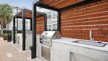 Apartemen (2 Bedrooms) | Area BBQ/piknik