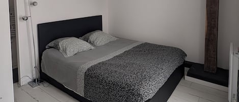 Bügeleisen/Bügelbrett, WLAN, Bettwäsche