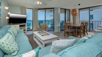 Condo, 3 Bedrooms | Living area