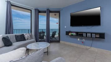 Condo, 2 Bedrooms | Living area