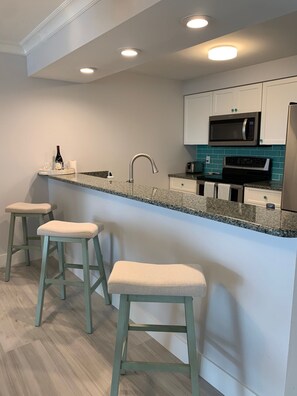 Private kitchen - Beautifully renovated  2/2 condo on marina and short walk to private beach! (Vero Beach)