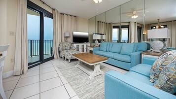 Condo, 3 Bedrooms | Living area