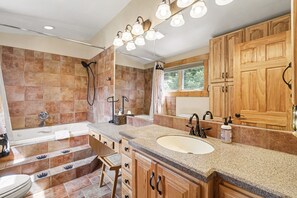 Condo, 3 Bedrooms | Bathroom | Towels, shampoo - Timberline Haven S3 3 Bedroom Condo (Estes Park)