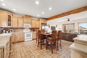 Condo, 3 Bedrooms | Private kitchen | Fridge, oven, coffee/tea maker, toaster - Timberline Haven S3 3 Bedroom Condo (Estes Park)