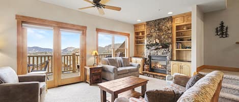 Condo, 3 Bedrooms | Living area