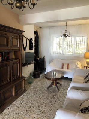Living area - The Perfect Getaway in Finisterre – A Country House with Ocean Views 🌅 (Cee)