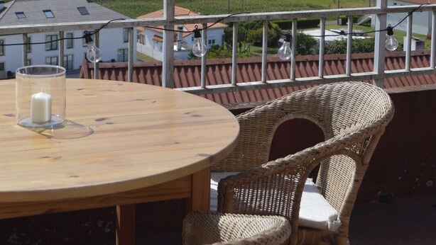 Outdoor dining - The Perfect Getaway in Finisterre – A Country House with Ocean Views 🌅 (Cee)