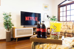 Casa | Área de estar | Smart TV 43 polegadas com canais digitais