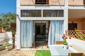 Outdoor dining - Holiday Home 'Casa Clà 2' with Private Terrace, Garden, and Air Conditioning (Crabonaxa)