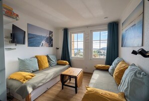 TV - Beautiful renovated apartment with panoramic sea view at Cap Esterel (Saint-Raphaël)