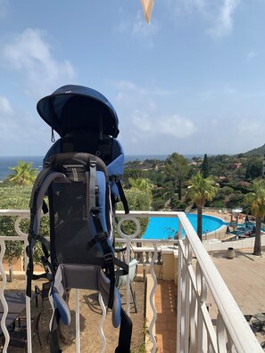 Property grounds - Beautiful renovated apartment with panoramic sea view at Cap Esterel (Saint-Raphaël)