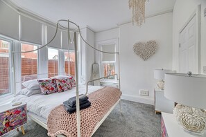 WiFi, bed sheets - Fairhaven View by Guestz (Lytham-St-Annes)