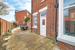 Outdoor dining - Fairhaven View by Guestz (Lytham-St-Annes)