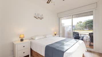Iron/ironing board, free WiFi, bed sheets