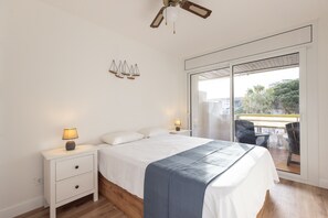 Iron/ironing board, free WiFi, bed sheets - PLAYAMERO Almaro - Only Families (Salou)