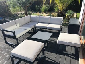 A deck with a sectional sofa and two square tables. - Charming 3-bedroom Villa With Private Pool in Óbidos (Obidos)
