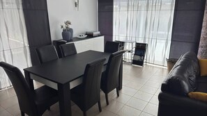Villa, 3 Bedrooms, Private Pool | Dining - Charming 3-bedroom Villa With Private Pool in Óbidos (Obidos)