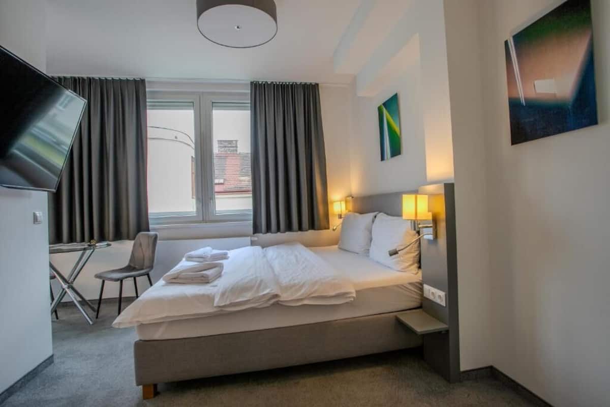 Deluxe Studio | Iron/ironing board, free WiFi