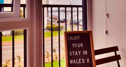 Relax & unwind in this cosy one-bedroom apartment in Barry’s popular dockside.