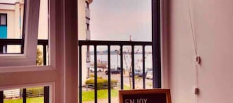 Relax & unwind in this cosy one-bedroom apartment in Barry’s popular dockside.