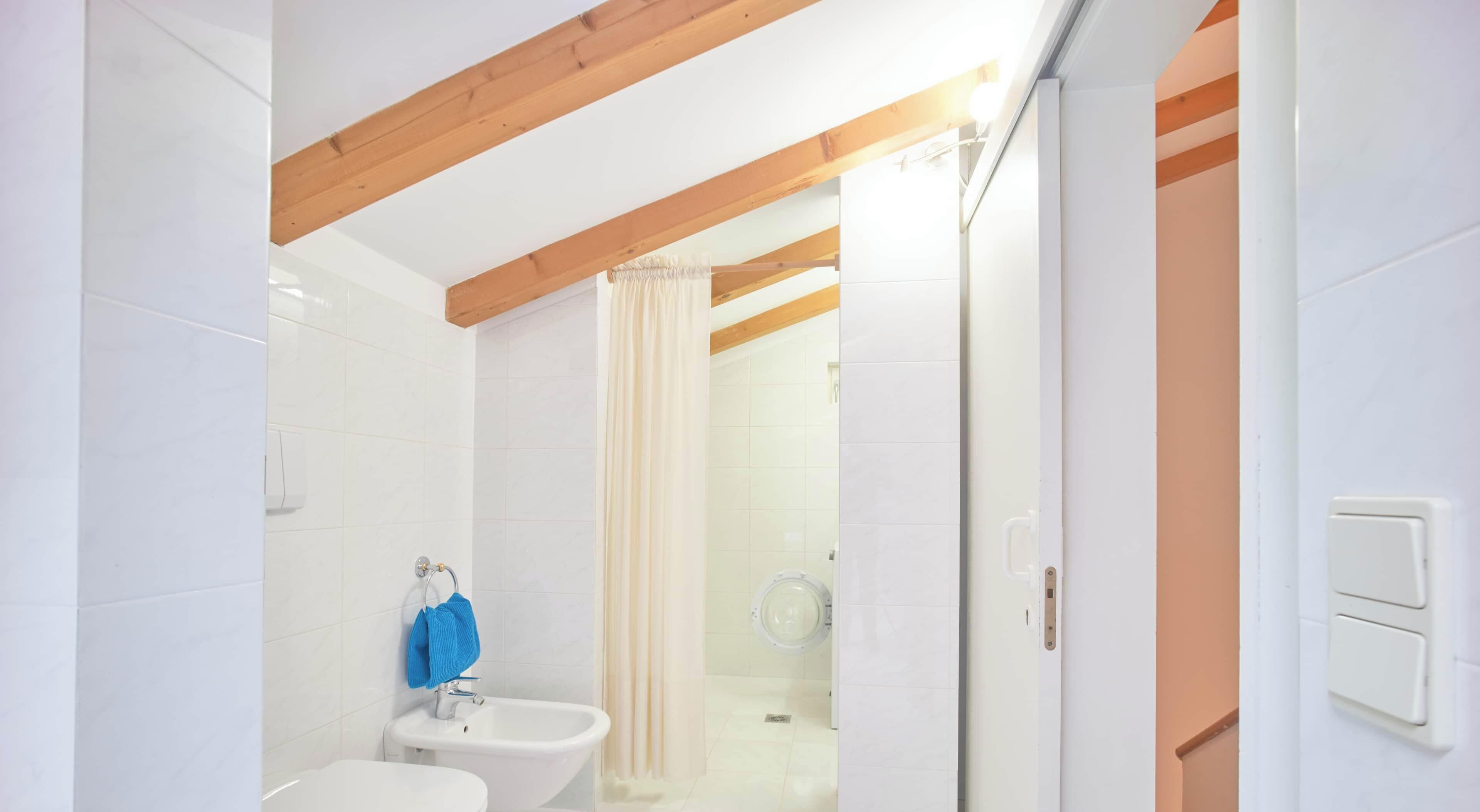 Haartrockner, Bidet, Handtücher