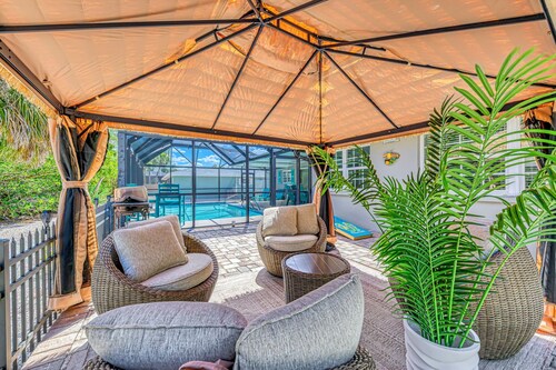 Blue Tide Paradise-3 bedroom renovated pool home in Siesta Village