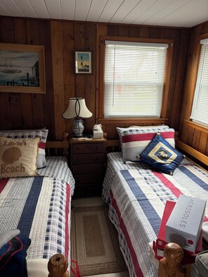 Iron/ironing board, WiFi, bed sheets - Cozy WATERFRONT Steps to Beach 2 bedroom cottage in serene Hampton Bays with AC (Hampton Bays)