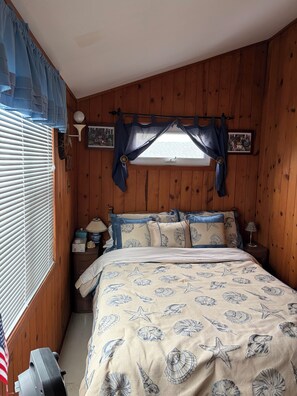 Iron/ironing board, WiFi, bed sheets - Cozy WATERFRONT Steps to Beach 2 bedroom cottage in serene Hampton Bays with AC (Hampton Bays)